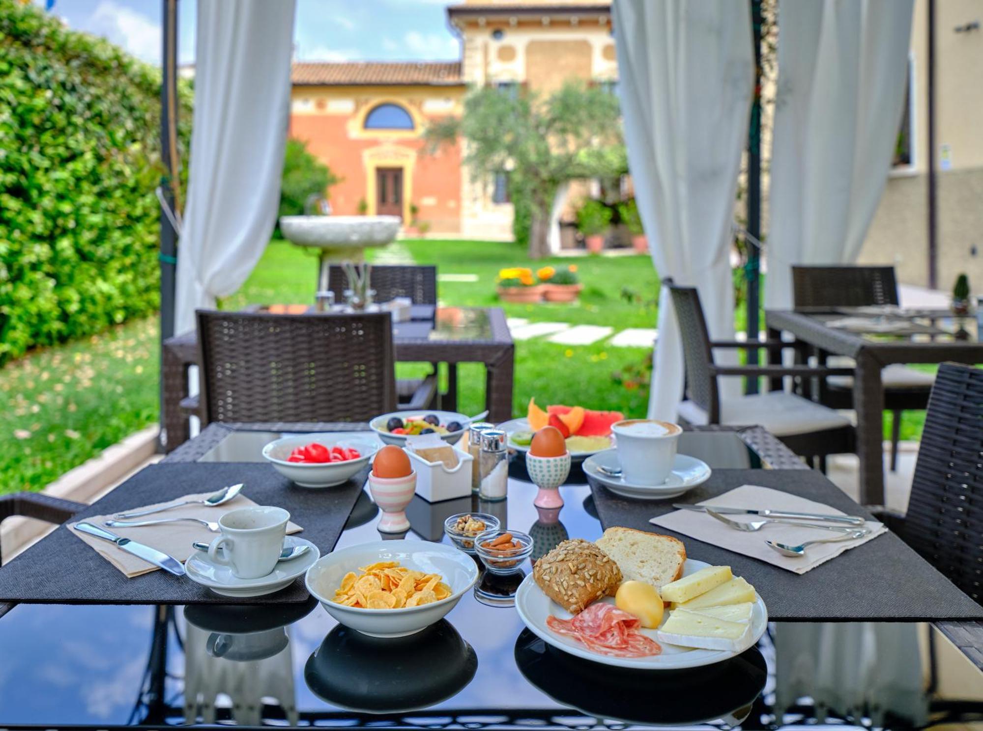 Villa Padovani Relais De Charme - Adults Only Pastrengo Exterior foto